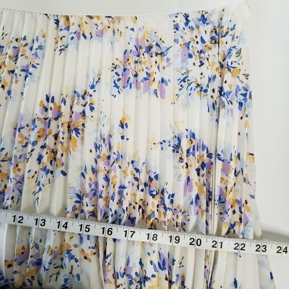 Vince Camuto Pleated Chiffon Midi Skirt Floral Print Size XXL - Picture 4 of 12